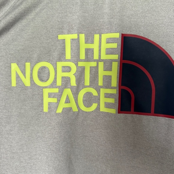 The North Face UPF 40 gray shirt size L - Like new - Picture 3 of 4